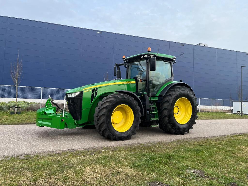 John Deere 8370R